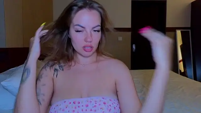 EmilyRobbie online show from May 9, 3:04 pm
