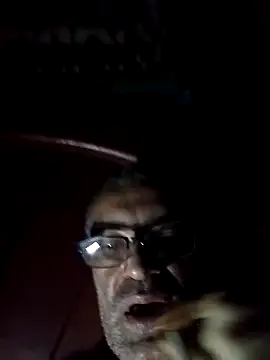 hugosafado333 online show from January 18, 7:17 am