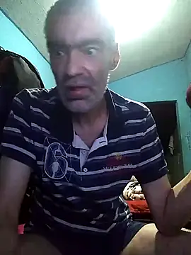 hugosafado333 online show from September 23, 2:40 am