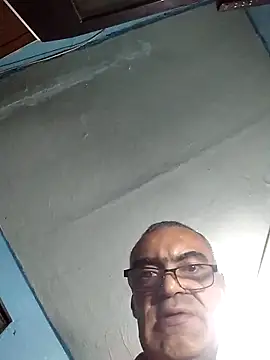 hugosafado333 online show from March 3, 2:54 am