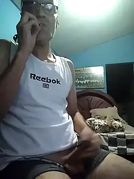 hugosafado333 online show from February 26, 5:13 am