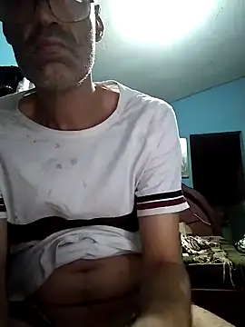 hugosafado333 online show from February 9, 6:01 am