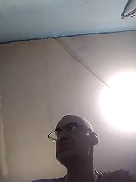hugosafado333 online show from December 6, 7:39 pm