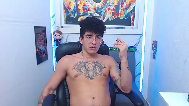 Snapshot of targuerian22 chatting on November 9, 4:22 pm targuerian22 online show from November 9, 4:22 pm