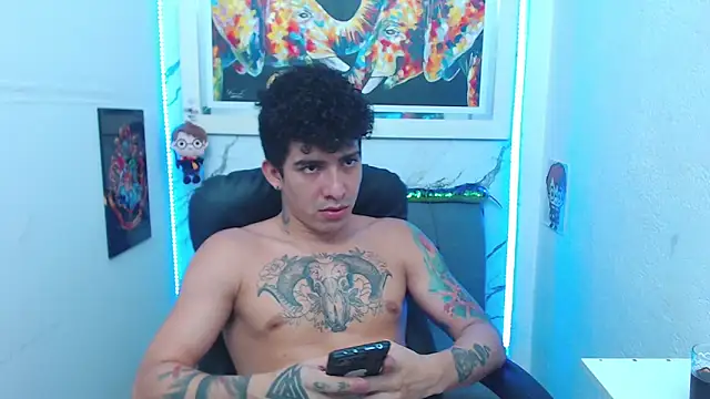 Snapshot of targuerian22 chatting on November 6, 6:28 am targuerian22 online show from November 6, 6:28 am