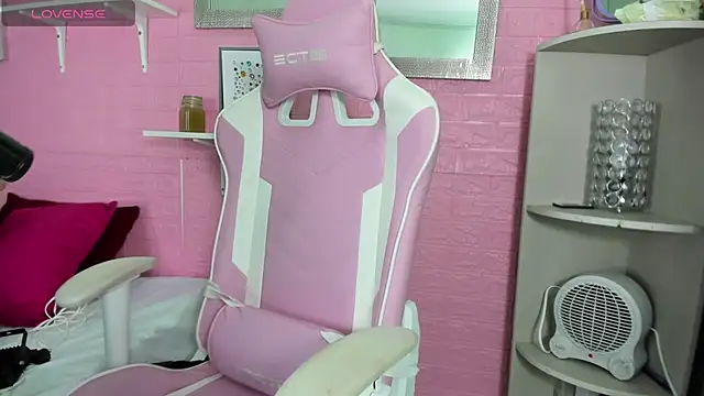 hanna  azumi online show from November 16, 1:43 am