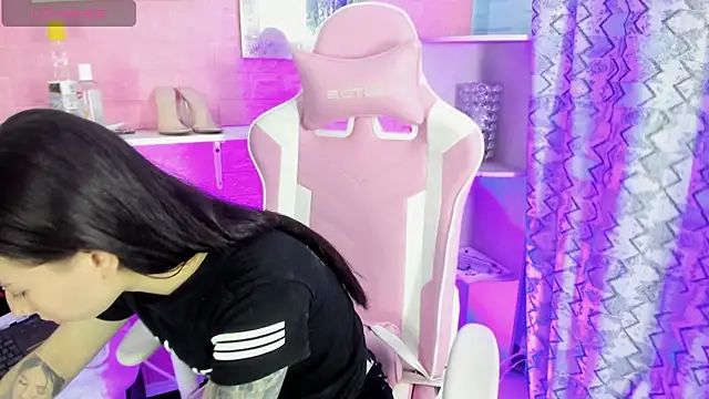 hanna  azumi online show from April 24, 4:03 am
