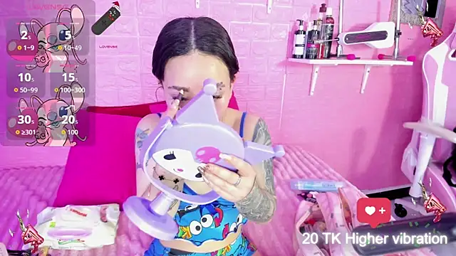 hanna  azumi online show from December 3, 3:40 am