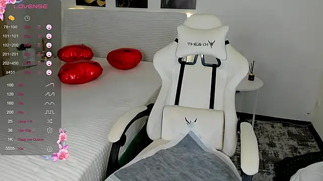 TiffanyWills online show from February 20, 7:12 am
