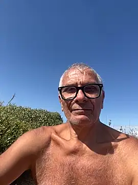 Snapshot of 4n4l1zz4m1 chatting on May 14, 2:25 pm 4n4l1zz4m1 online show from May 14, 2:25 pm