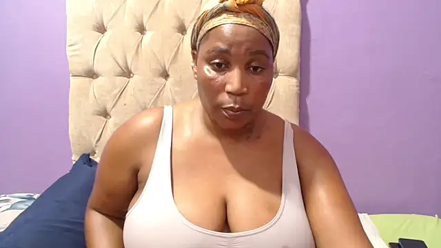 Snapshot of CurveyChocClit chatting on March 8, 7:16 am CurveyChocClit online show from March 8, 7:16 am