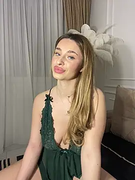 Snapshot of GraceCarther chatting on January 22, 7:03 pm GraceCarther online show from January 22, 7:03 pm