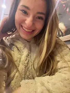 Snapshot of GraceCarther chatting on February 17, 12:22 am GraceCarther online show from February 17, 12:22 am