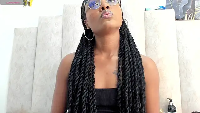 ShainaLyn online show from November 15, 8:13 pm