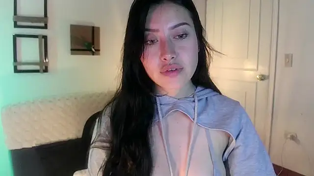 Snapshot of Emilyswan04 chatting on February 20, 1:57 am Emilyswan04 online show from February 20, 1:57 am