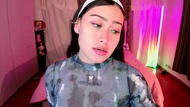 Emilyswan04 online show from January 17, 2:48 am