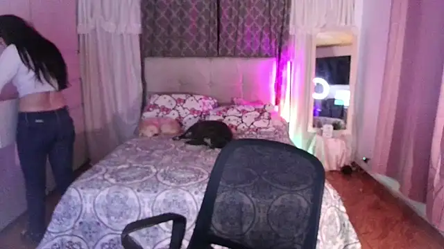 Emilyswan04 online show from June 13, 12:41 am