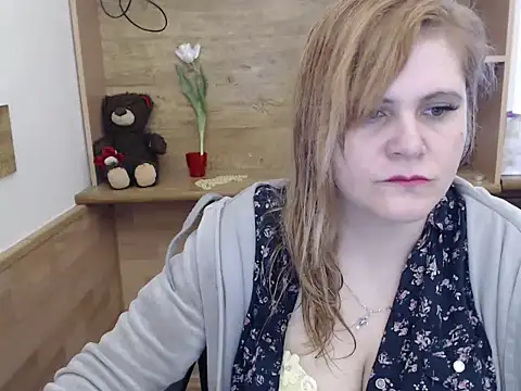 DaniellaKiss online show from March 11, 1:05 pm