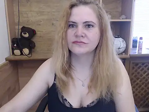 DaniellaKiss online show from April 17, 7:11 am