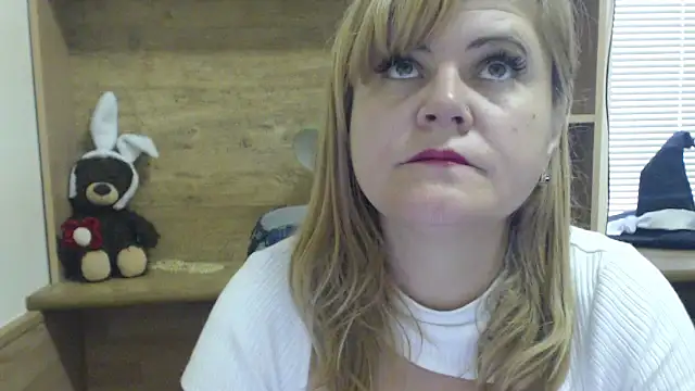 DaniellaKiss online show from October 9, 8:15 am