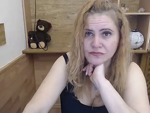 DaniellaKiss online show from April 14, 7:41 pm