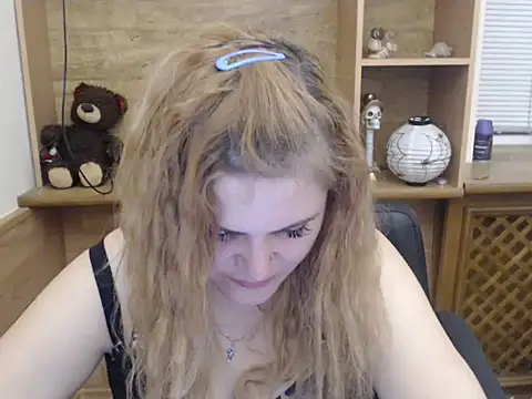 DaniellaKiss online show from April 15, 5:39 pm