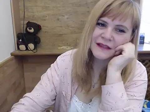 DaniellaKiss online show from April 5, 9:05 am