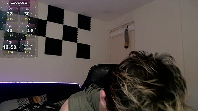 Snapshot of bryamado69 chatting on October 6, 10:32 pm bryamado69 online show from October 6, 10:32 pm