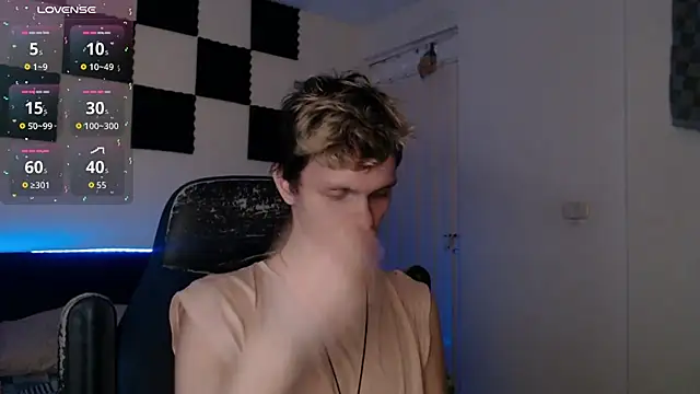 Snapshot of bryamado69 chatting on October 21, 1:27 am bryamado69 online show from October 21, 1:27 am