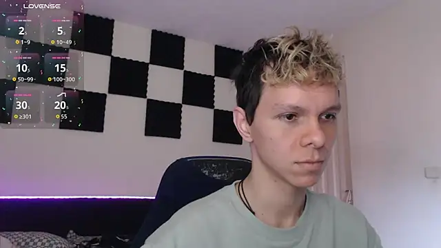 Snapshot of bryamado69 chatting on October 1, 7:29 pm bryamado69 online show from October 1, 7:29 pm