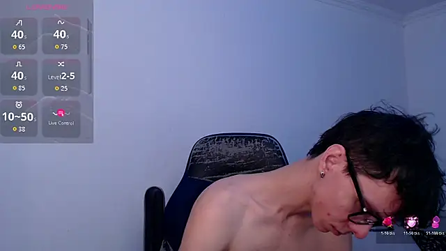 Snapshot of bryamado69 chatting on July 6, 12:34 pm bryamado69 online show from July 6, 12:34 pm