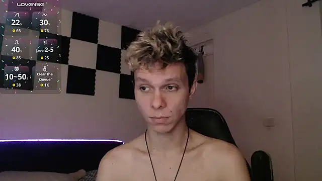 Snapshot of bryamado69 chatting on October 8, 10:43 pm bryamado69 online show from October 8, 10:43 pm