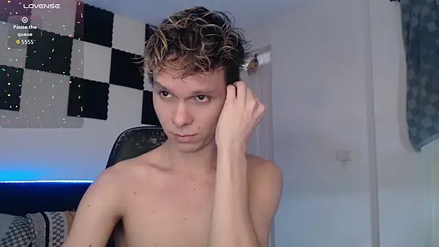 Snapshot of bryamado69 chatting on October 23, 7:01 pm bryamado69 online show from October 23, 7:01 pm