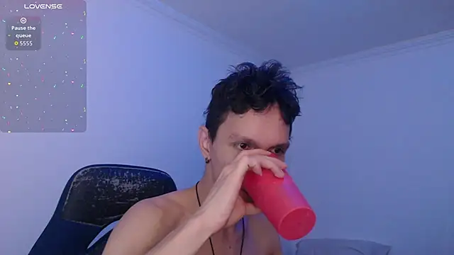 Snapshot of bryamado69 chatting on December 15, 6:14 pm bryamado69 online show from December 15, 6:14 pm