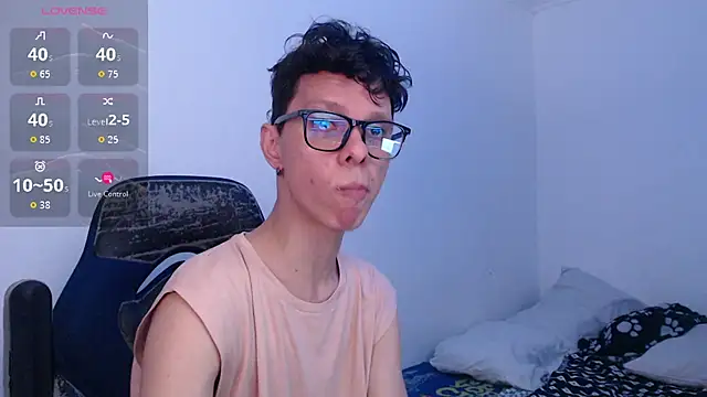 Snapshot of bryamado69 chatting on July 8, 1:52 am bryamado69 online show from July 8, 1:52 am