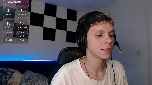 Snapshot of bryamado69 chatting on October 19, 8:22 pm bryamado69 online show from October 19, 8:22 pm