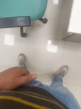 Snapshot of Gururonny07 chatting on February 19, 12:11 pm Gururonny07 online show from February 19, 12:11 pm