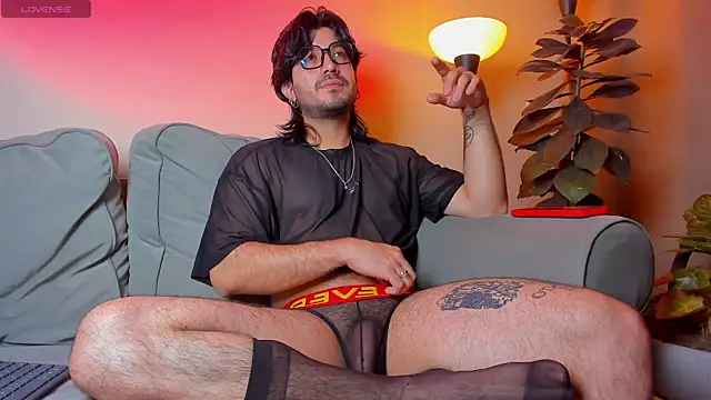 Snapshot of Ackerman_Eren_ chatting on September 19, 10:08 am Ackerman Eren online show from September 19, 10:08 am