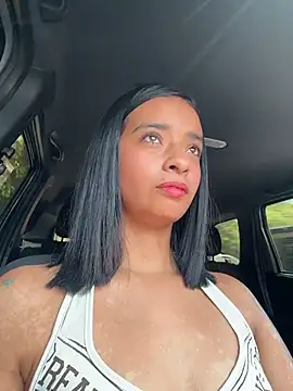 Snapshot of Laura_fernandezII chatting on February 5, 3:19 pm Laura fernandezII online show from February 5, 3:19 pm