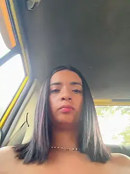 Snapshot of Laura_fernandezII chatting on February 11, 12:27 pm Laura fernandezII online show from February 11, 12:27 pm