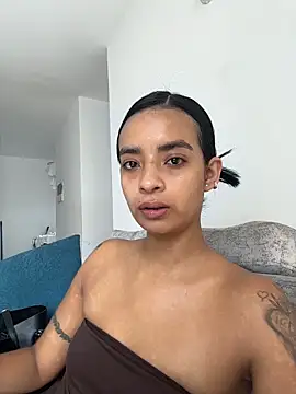 Snapshot of Laura_fernandezII chatting on May 14, 6:16 pm Laura fernandezII online show from May 14, 6:16 pm