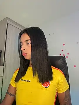 Snapshot of Laura_fernandezII chatting on June 29, 1:44 pm Laura fernandezII online show from June 29, 1:44 pm