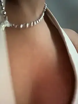 Laura fernandezII online show from April 5, 2:57 pm