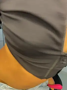 Snapshot of Laura_fernandezII chatting on February 18, 8:05 pm Laura fernandezII online show from February 18, 8:05 pm