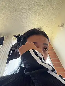 Snapshot of Laura_fernandezII chatting on February 9, 5:22 pm Laura fernandezII online show from February 9, 5:22 pm