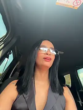 Snapshot of Laura_fernandezII chatting on May 7, 5:38 pm Laura fernandezII online show from May 7, 5:38 pm