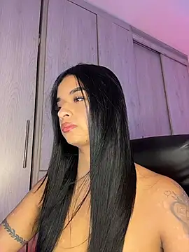 Laura fernandezII online show from December 15, 10:15 pm