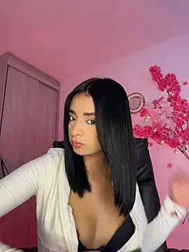 Snapshot of Laura_fernandezII chatting on May 11, 7:33 pm Laura fernandezII online show from May 11, 7:33 pm