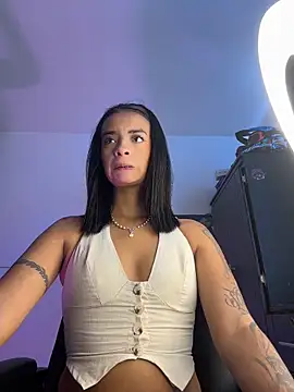 Laura fernandezII online show from April 2, 8:48 pm