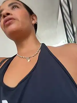 Laura fernandezII online show from April 10, 7:32 pm